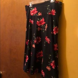 Cute skirt, black, pink and green floral. Stretchy